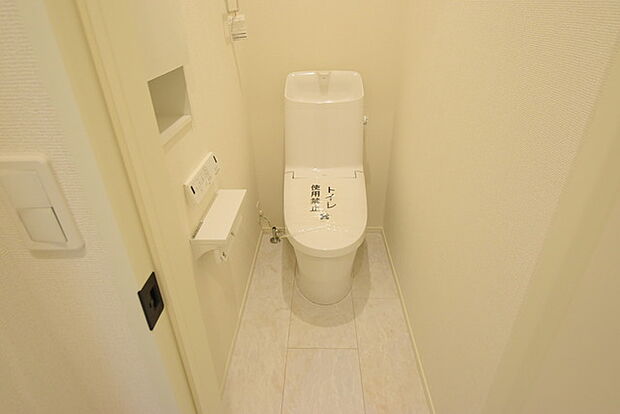 1.2階にそれでもトレイがございます。朝の混雑時に分散して利用できるほか、ゲスト用としても使い分けることもできます。 