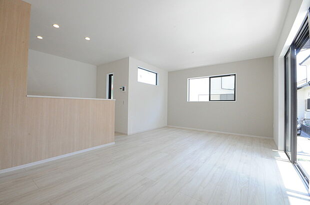 リビングは家具の配置も思いのまま。自由度が高い設計です。 