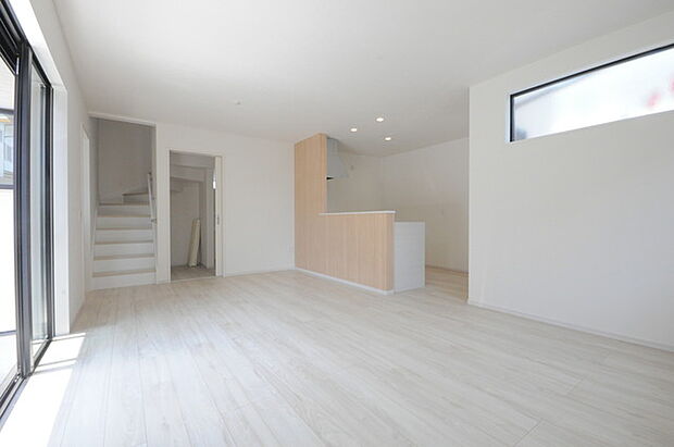 リビングは家具の配置も思いのまま。自由度が高い設計です。 