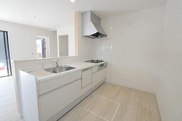 夕食の時間。家族、友人、両親、親戚との会話がより料理を美味しくしてくれる。あっという間に時間が過ぎてしまう居心地の良さは、普段はほっとする空間としてここにあります。 