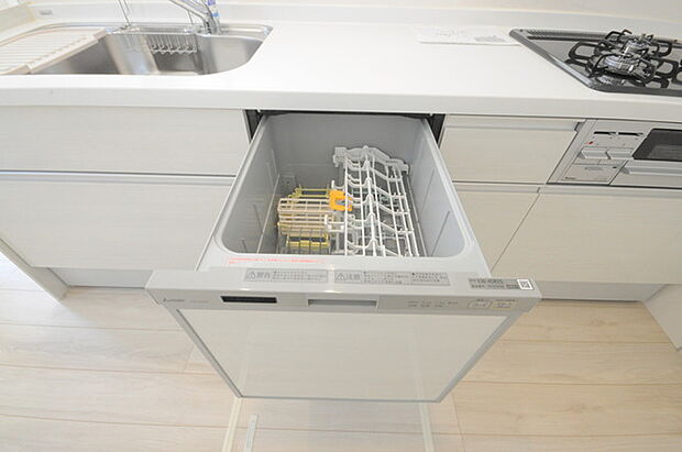 家事時間を短縮できる食洗器付き、毎日の負担を減らしてお料理を楽しめる嬉しい設備です。 