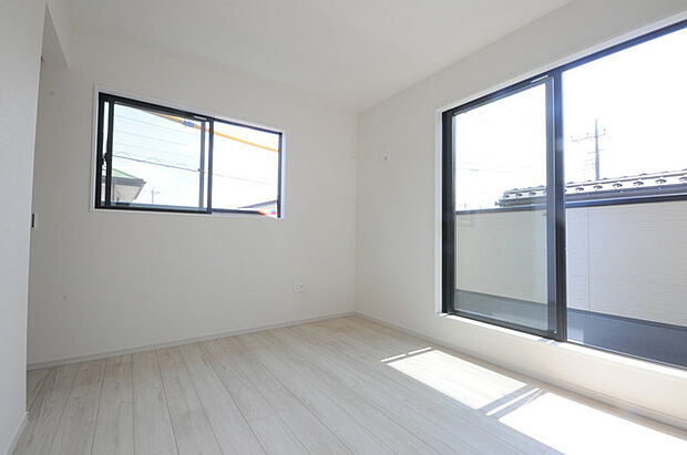 窓から眺める風景は一日の疲れを癒すヒーリングを奏でる、心地の良い時間を演出してくれます。室内も重要ですが、周りの環境もマイホーム選びの大事なポイント 