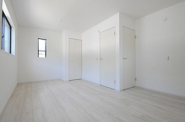 ご家族様の成長に合わせて、仕切りをつけれる洋室です。 