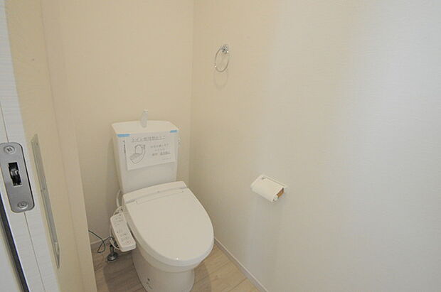 1.2階にそれぞれトレイがございます。朝の混雑時に分散して利用できるほか、ゲスト用としても使い分けることもできます。 