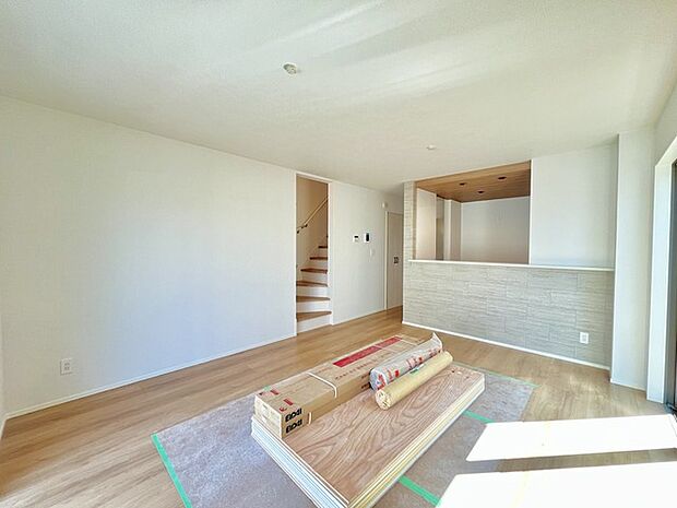 家族が一番集まる場所だから広々としつつも素敵な空間であって欲しい。皆がくつろぐリビングからキッチンまでが一つに繋がる空間。