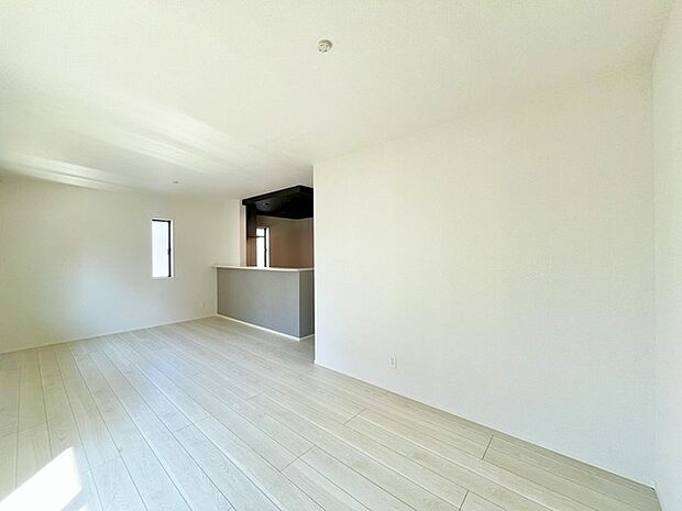 リビングは家具の配置も思いのまま。自由度が高い設計です。 