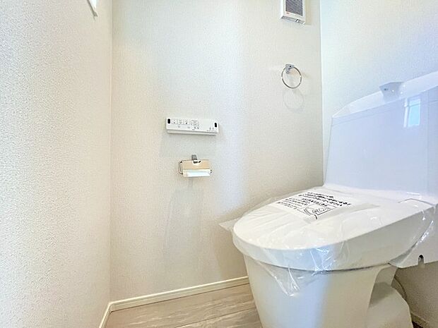 1.2階にそれぞれトレイがございます。朝の混雑時に分散して利用できるほか、ゲスト用としても使い分けることもできます。