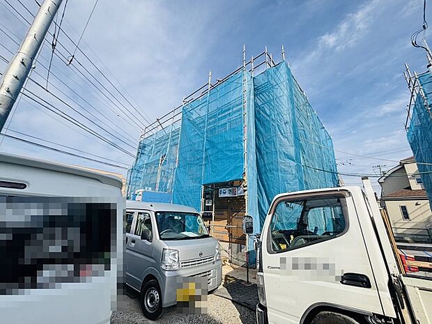 カースペースは1台駐車できます。車庫の出し入れのしやすさなど、実際に現地にてご確認ください。 