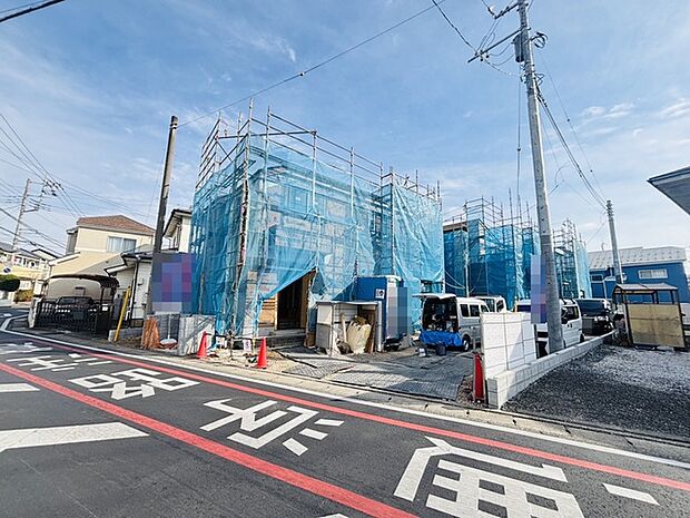 戸建てが立ち並ぶ静かな住宅街。四季折々の移り変わりを感じながら自然と楽しみ、暮らす、そんな毎日を日々の中で感じられる住環境 