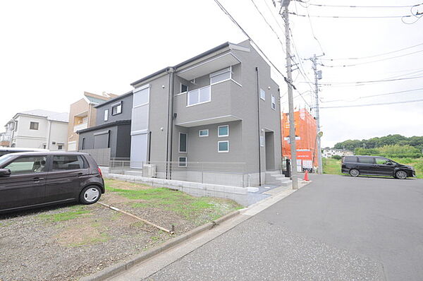 周辺の街並み 戸建が建ち並ぶ住宅街です。（10m）