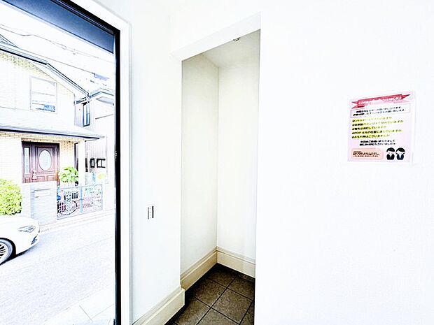 土間収納付きでベビーカーやゴルフバック、お子様のおもちゃもスッキリ収納できます。 