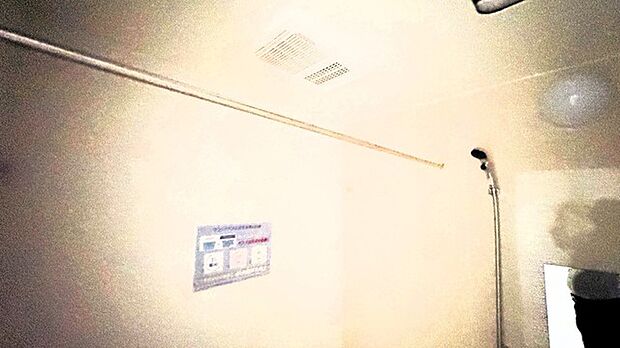 花粉や雨の日、寒い冬の時期に嬉しい浴室乾燥機。換気機能で入浴時に湿気を換気しカビの防止にもなります。  