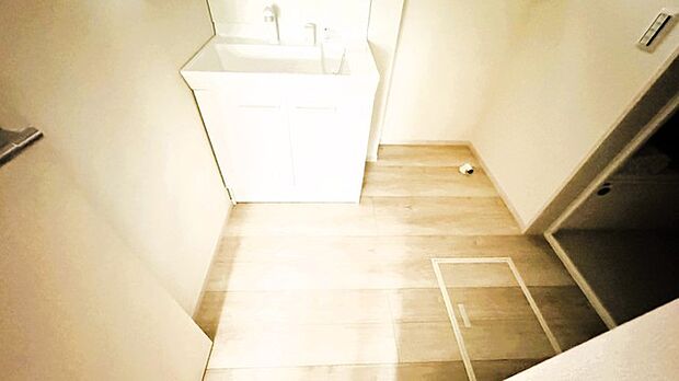 ゆとりの洗面スペースで朝の身支度もスムーズに行えます。 