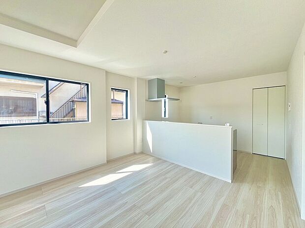 夕食の時間。家族、友人、両親、親戚との会話がより料理を美味しくしてくれる。あっという間に時間が過ぎてしまう居心地の良さは、普段はほっとする空間としてここにあります。 