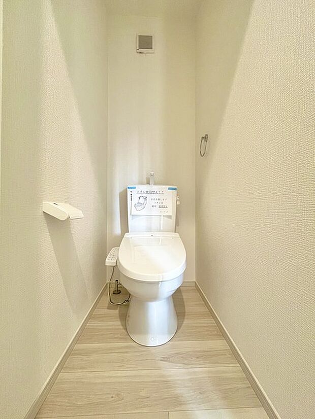 1.2階にそれぞれトレイがございます。朝の混雑時に分散して利用できるほか、ゲスト用としても使い分けることもできます。 