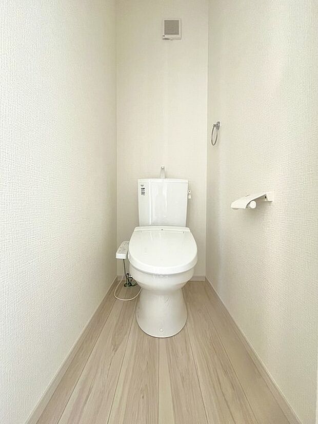 1.2階にそれぞれトレイがございます。朝の混雑時に分散して利用できるほか、ゲスト用としても使い分けることもできます。 