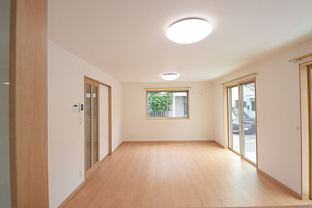 夕食の時間。家族、友人、両親、親戚との会話がより料理を美味しくしてくれる。あっという間に時間が過ぎてしまう居心地の良さは、普段はほっとする空間としてここにあります。