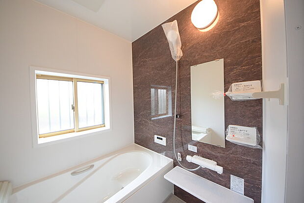 一緒にお風呂に入っている子供達の声がリビングまで聞こえてきそうな広々とした1坪バス