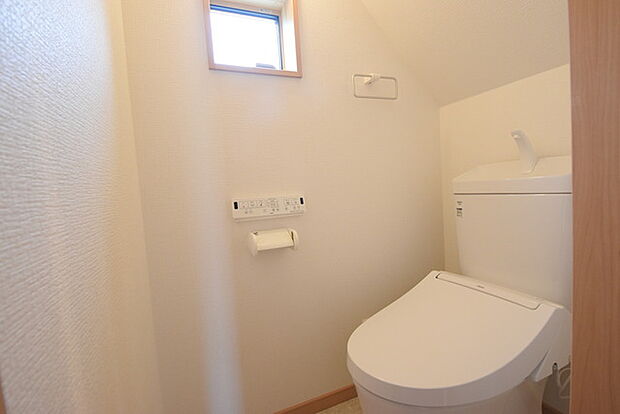 1.2階にそれでもトレイがございます。朝の混雑時に分散して利用できるほか、ゲスト用としても使い分けることもできます。