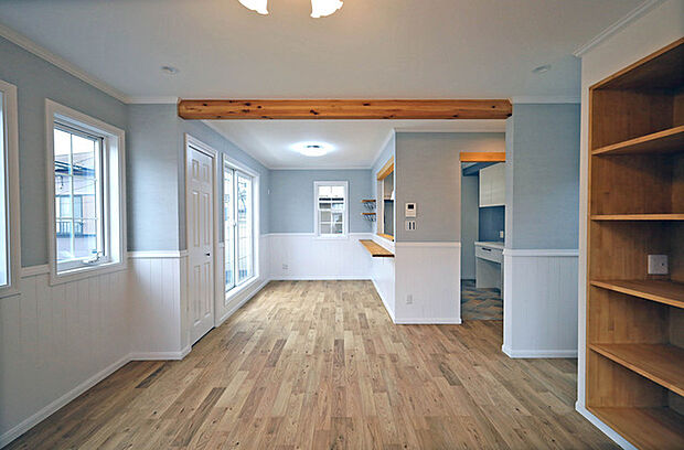 夕食の時間。家族、友人、両親、親戚との会話がより料理を美味しくしてくれる。あっという間に時間が過ぎてしまう居心地の良さは、普段はほっとする空間としてここにあります。 