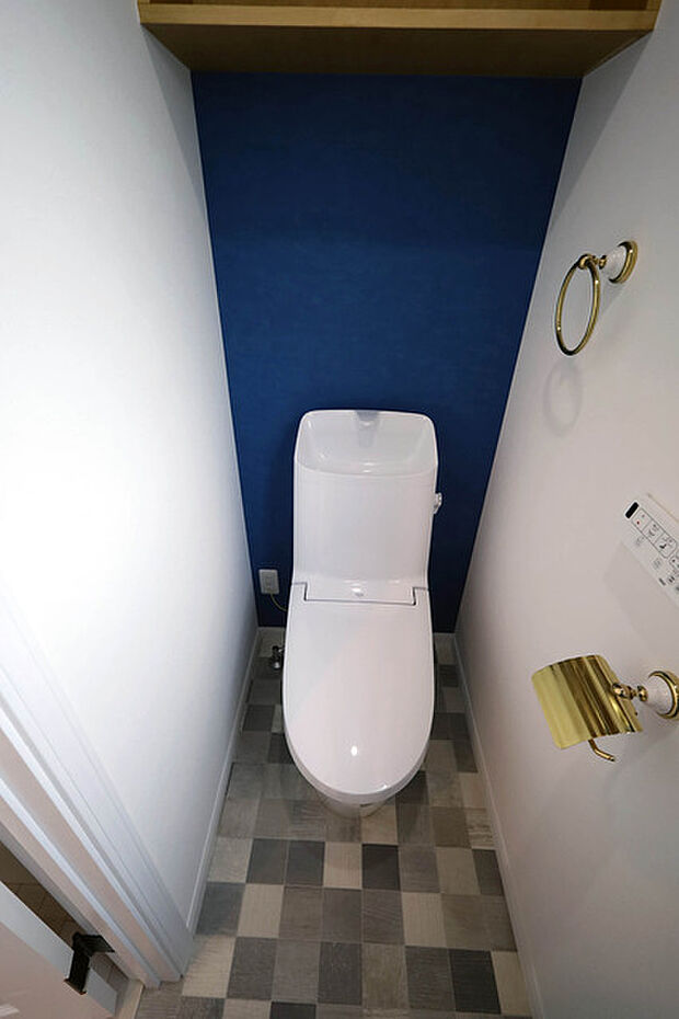 ウォシュレット機能付きのトイレ。