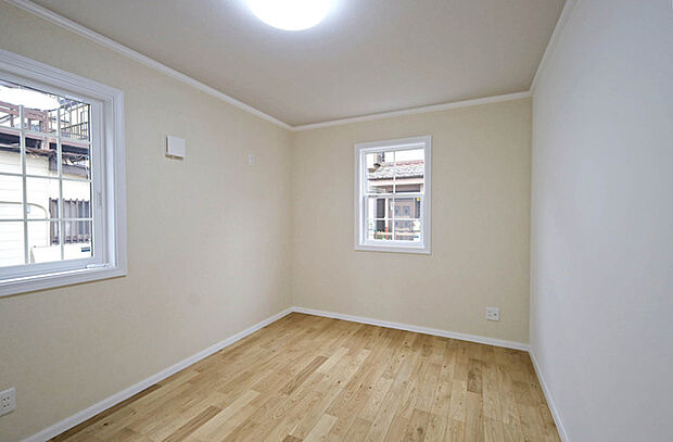 衣類の整理整頓に嬉しいクローゼット付きのお部屋。お子様のお部屋としても便利です。