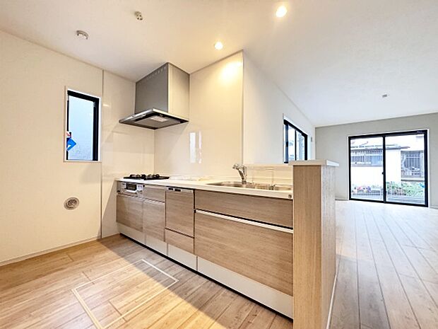 家族が一番集まる場所だから広々としつつも素敵な空間であって欲しい。皆がくつろぐリビングからキッチンまでが一つに繋がる空間。