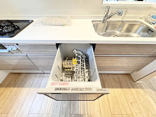 家事時間を短縮できる食洗器付き、毎日の負担を減らしてお料理を楽しめる嬉しい設備です。