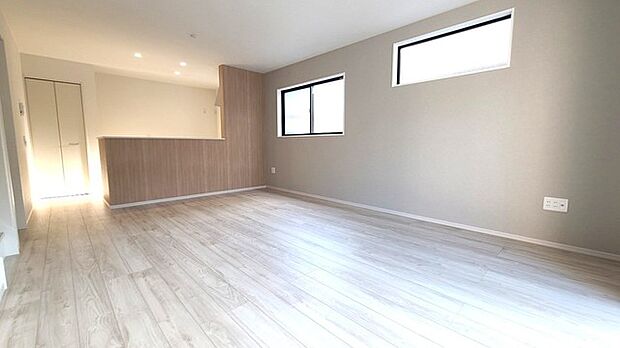 夕食の時間。家族、友人、両親、親戚との会話がより料理を美味しくしてくれる。あっという間に時間が過ぎてしまう居心地の良さは、普段はほっとする空間としてここにあります。 