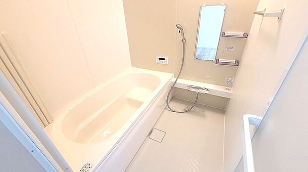 一緒にお風呂に入っている子供達の声がリビングまで聞こえてきそうな広々とした1坪バス 