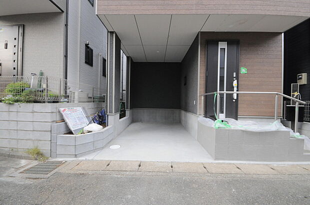 カースペースは1台駐車できます。車庫の出し入れのしやすさなど、実際に現地にてご確認ください。