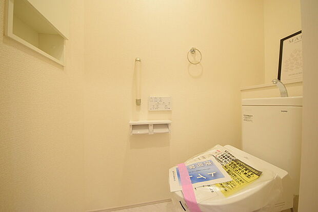 1.2階にそれぞれトレイがございます。朝の混雑時に分散して利用できるほか、ゲスト用としても使い分けることもできます。 