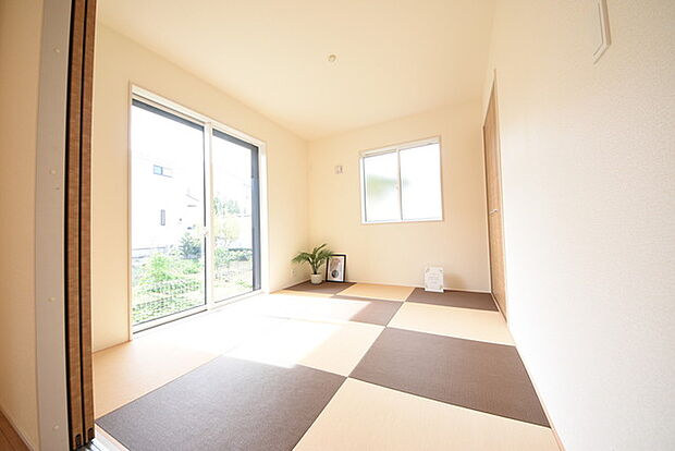 和室があるとやはりどこか心落ち着いてしまいます。客間としてもちょうど良い5.25帖。 