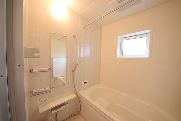 一緒にお風呂に入っている子供達の声がリビングまで聞こえてきそうな広々とした1坪バス 