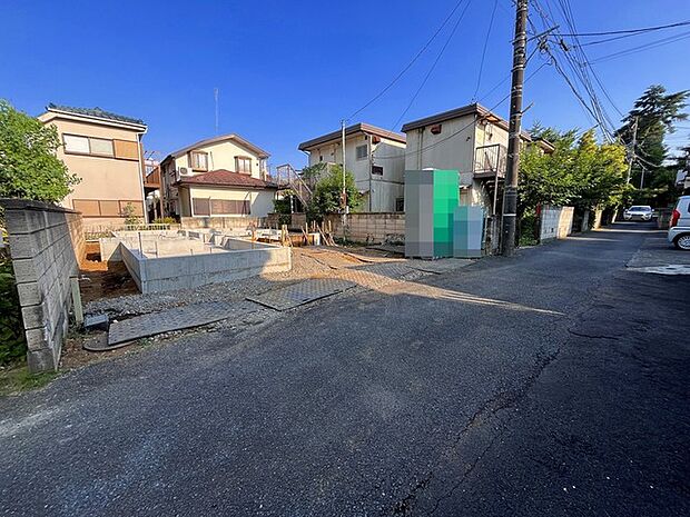 戸建てが立ち並ぶ静かな住宅街。四季折々の移り変わりを感じながら自然と楽しみ、暮らす、そんな毎日を日々の中で感じられる住環境