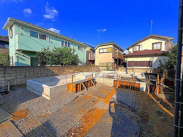 セカンドカーや来客時にも便利なカースペース2台分ございます。