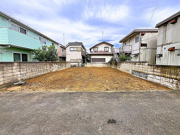 戸建てが立ち並ぶ静かな住宅街。四季折々の移り変わりを感じながら自然と楽しみ、暮らす、そんな毎日を日々の中で感じられる住環境