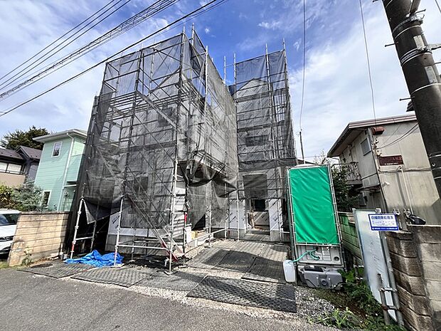セカンドカーや来客時にも便利なカースペース2台分ございます。