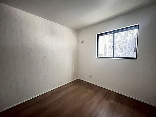 衣類の整理整頓に嬉しいクローゼット付きのお部屋。お子様のお部屋としても便利です。