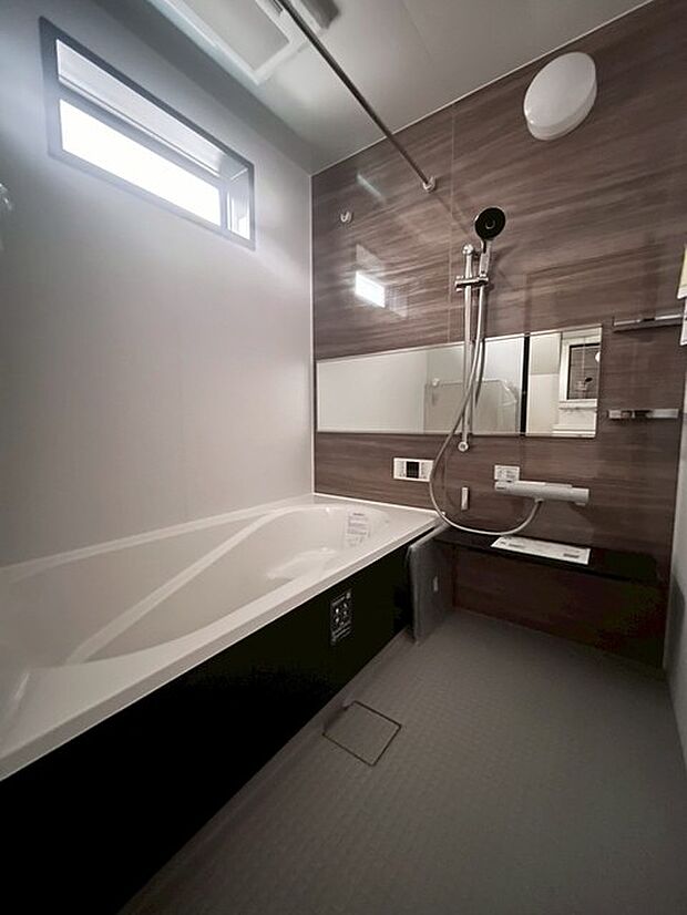 高級感を感じられる浴室。 一緒にお風呂に入っている子供達の声がリビングまで聞こえてきそうな広々とした1坪バス 