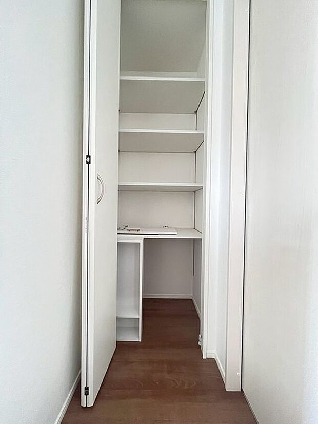 大容量のパントリーがございますので、非常食や食品のストックも沢山置けます。