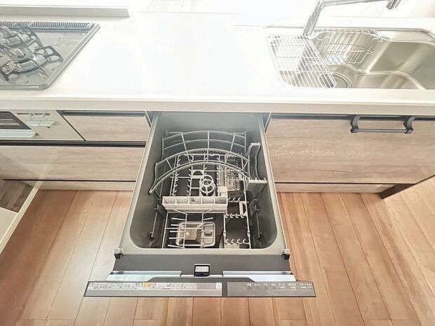 家事時間を短縮できる食洗器付き、毎日の負担を減らしてお料理を楽しめる嬉しい設備です。 