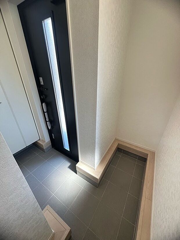 土間収納付きでベビーカーやゴルフバック、お子様のおもちゃもスッキリ収納できます。 