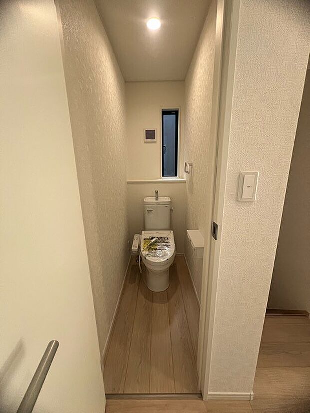 1.2階にそれぞれトレイがございます。朝の混雑時に分散して利用できるほか、ゲスト用としても使い分けることもできます。 