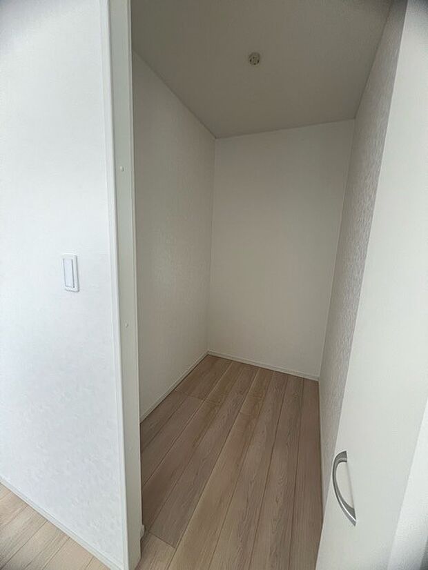 大容量クローゼット付き！家族の成長と共に増える荷物もスッキリ収納。 