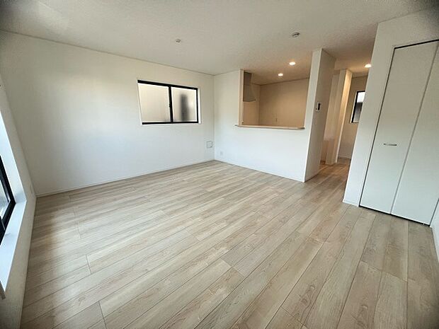 夕食の時間。家族、友人、両親、親戚との会話がより料理を美味しくしてくれる。あっという間に時間が過ぎてしまう居心地の良さは、普段はほっとする空間としてここにあります。 