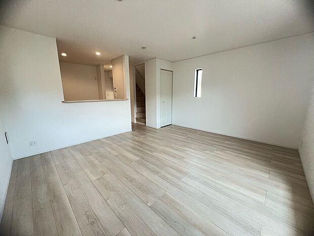 夕食の時間。家族、友人、両親、親戚との会話がより料理を美味しくしてくれる。あっという間に時間が過ぎてしまう居心地の良さは、普段はほっとする空間としてここにあります。 