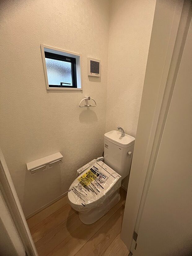 1.2階にそれぞれトレイがございます。朝の混雑時に分散して利用できるほか、ゲスト用としても使い分けることもできます。