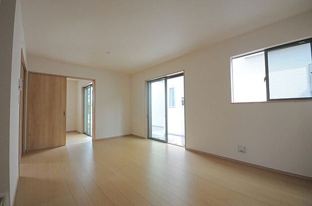 夕食の時間。家族、友人、両親、親戚との会話がより料理を美味しくしてくれる。あっという間に時間が過ぎてしまう居心地の良さは、普段はほっとする空間としてここにあります。 