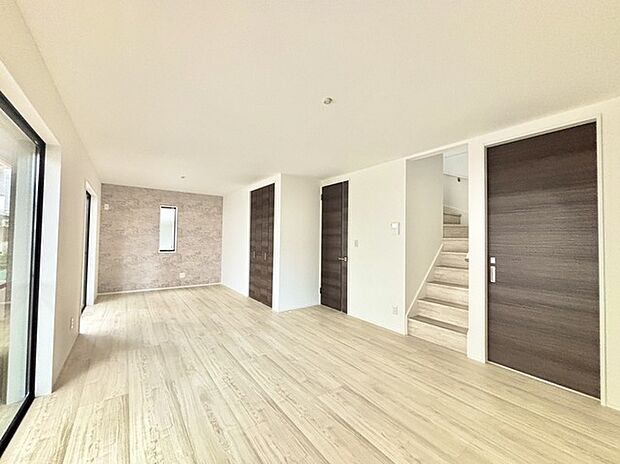 家族が一番集まる場所だから広々としつつも素敵な空間であって欲しい。皆がくつろぐリビングからキッチンまでが一つに繋がる空間。 